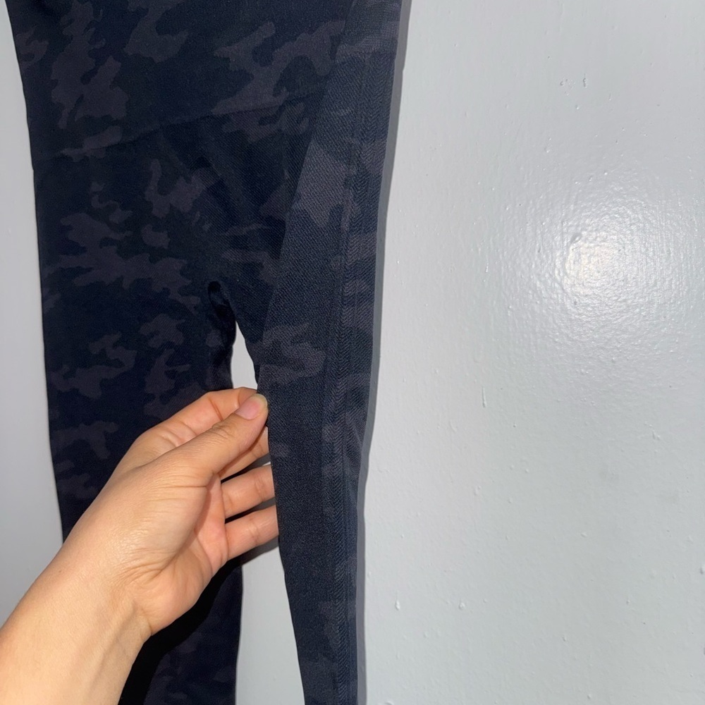 - SPANX Look at Me Now Seamless Leggings, Black Camo size M - Picture 9 of 10